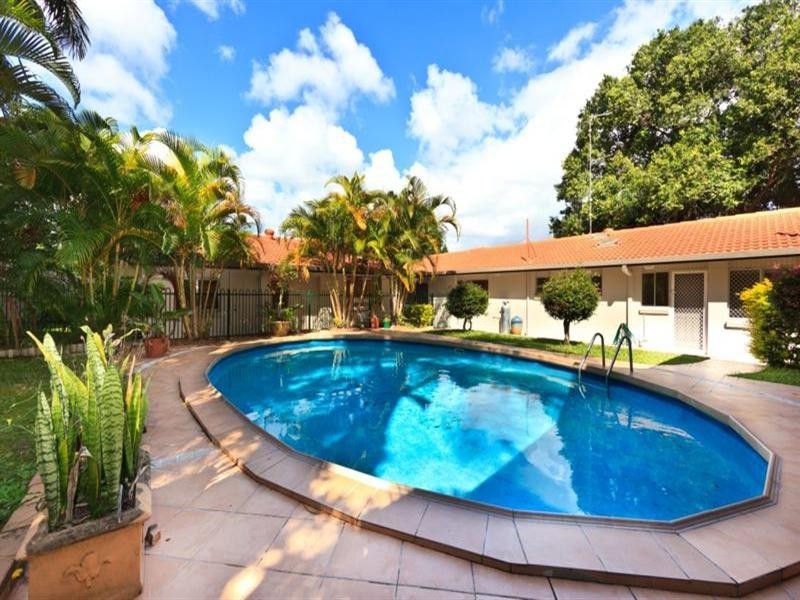 2 Oak Street, Nerang QLD 4211