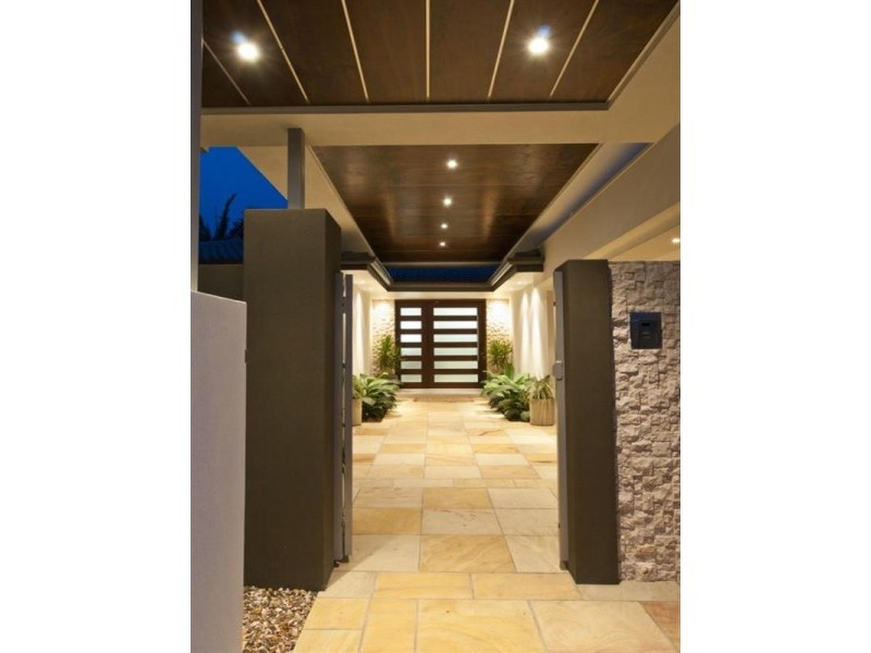 28 Tosti Street, Sorrento QLD 4217