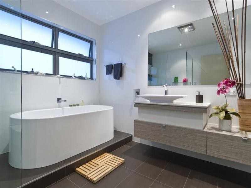 28 Tosti Street, Sorrento QLD 4217
