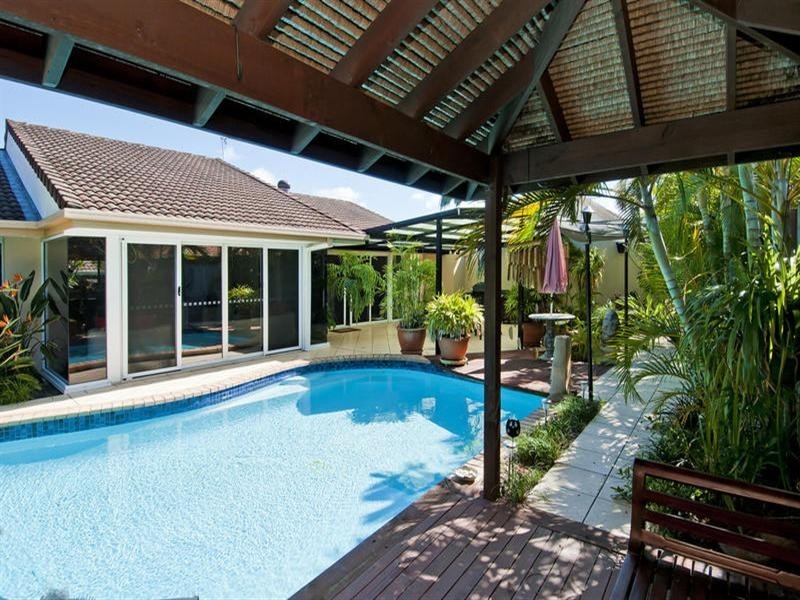 11 Pinaroo Crescent, Ashmore QLD 4214