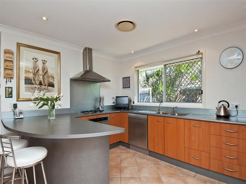 11 Pinaroo Crescent, Ashmore QLD 4214