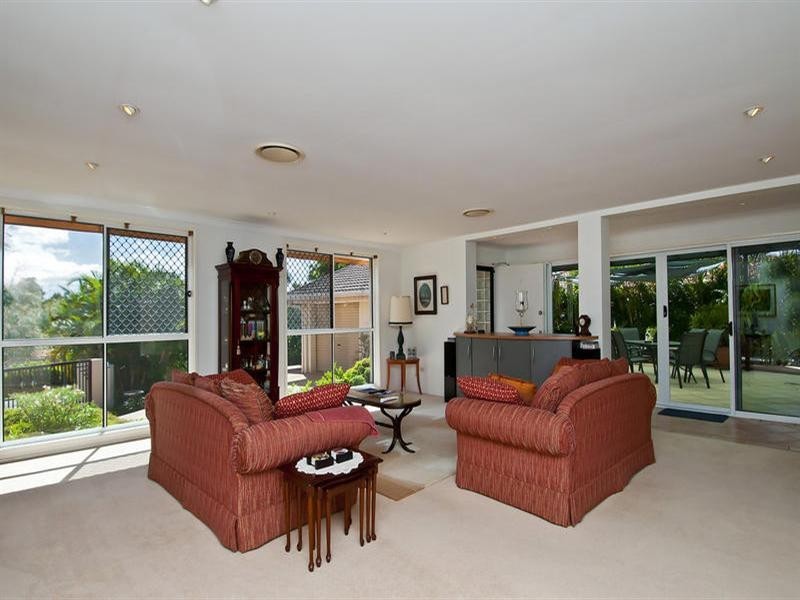 11 Pinaroo Crescent, Ashmore QLD 4214