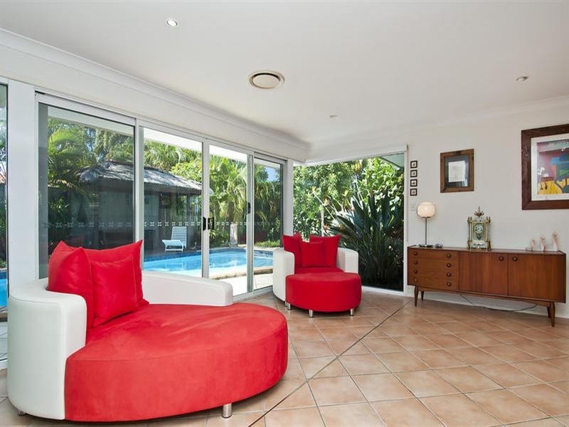 11 Pinaroo Crescent, Ashmore QLD 4214