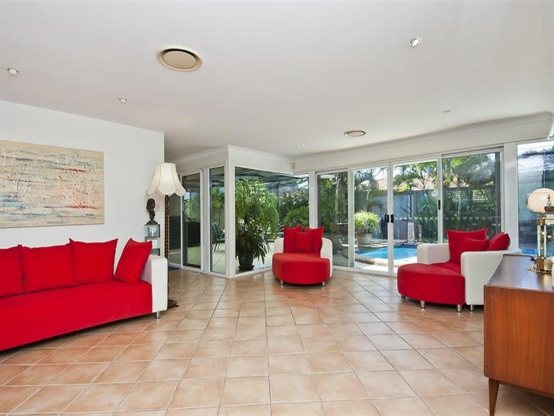 11 Pinaroo Crescent, Ashmore QLD 4214