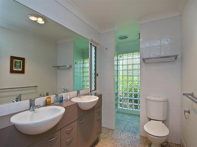 11 Pinaroo Crescent, Ashmore QLD 4214