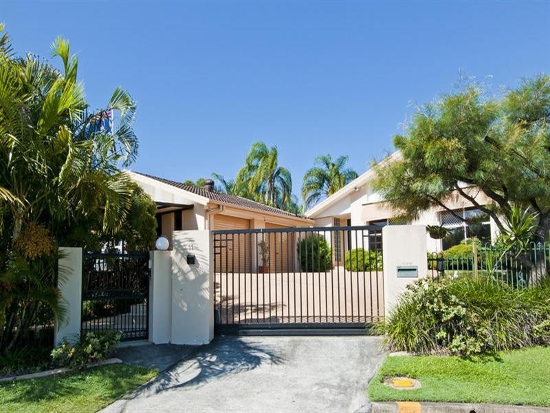 11 Pinaroo Crescent, Ashmore QLD 4214