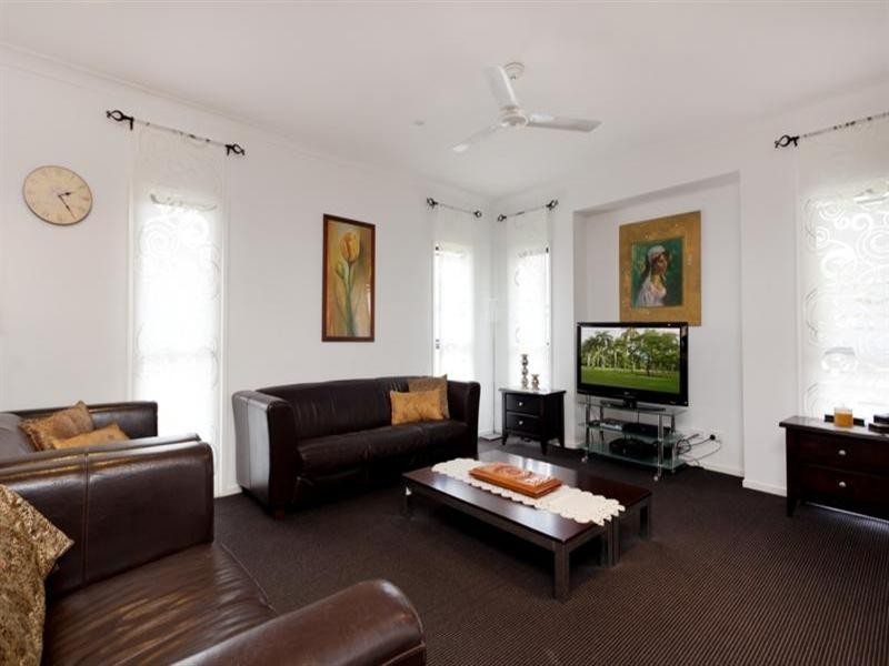 9 Hellman Street, Molendinar QLD 4214