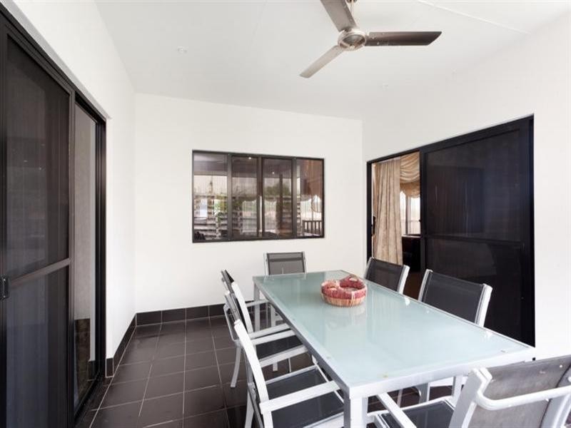 9 Hellman Street, Molendinar QLD 4214