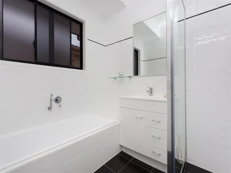 9 Hellman Street, Molendinar QLD 4214