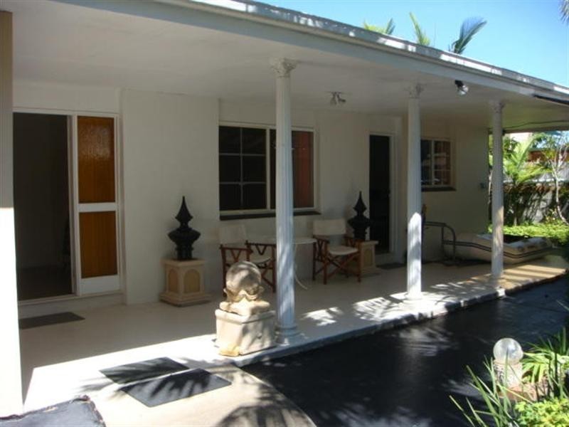 100 Salerno Street, Isle Of Capri QLD 4217