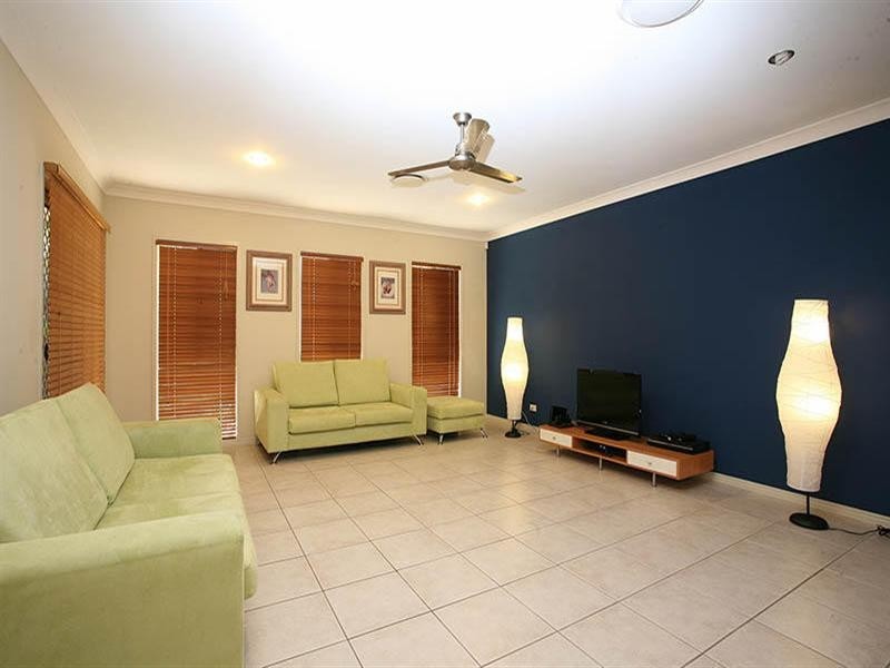 10 Whitewood Place, Molendinar QLD 4214