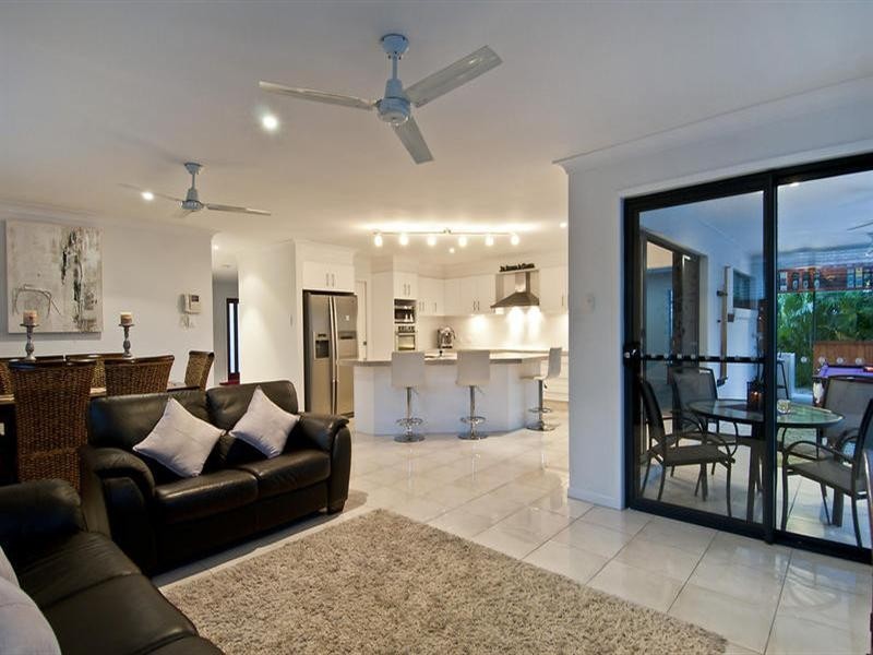 27 Rushcutter Avenue, Oxenford QLD 4210