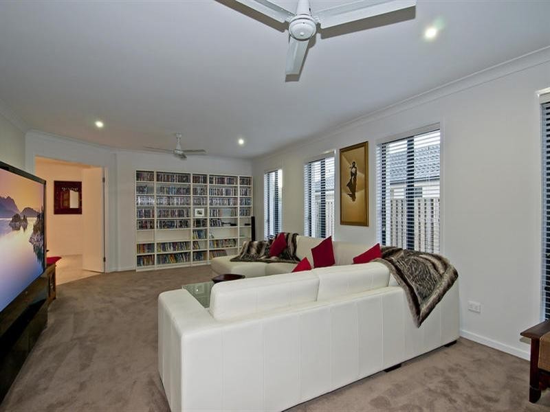 27 Rushcutter Avenue, Oxenford QLD 4210