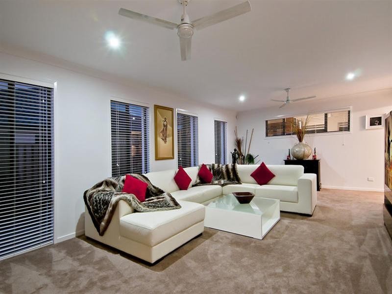 27 Rushcutter Avenue, Oxenford QLD 4210