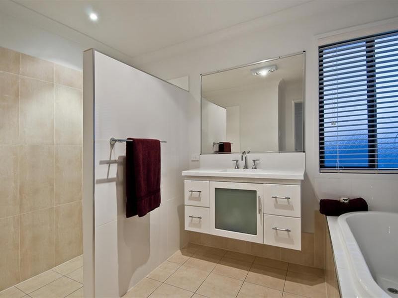 27 Rushcutter Avenue, Oxenford QLD 4210