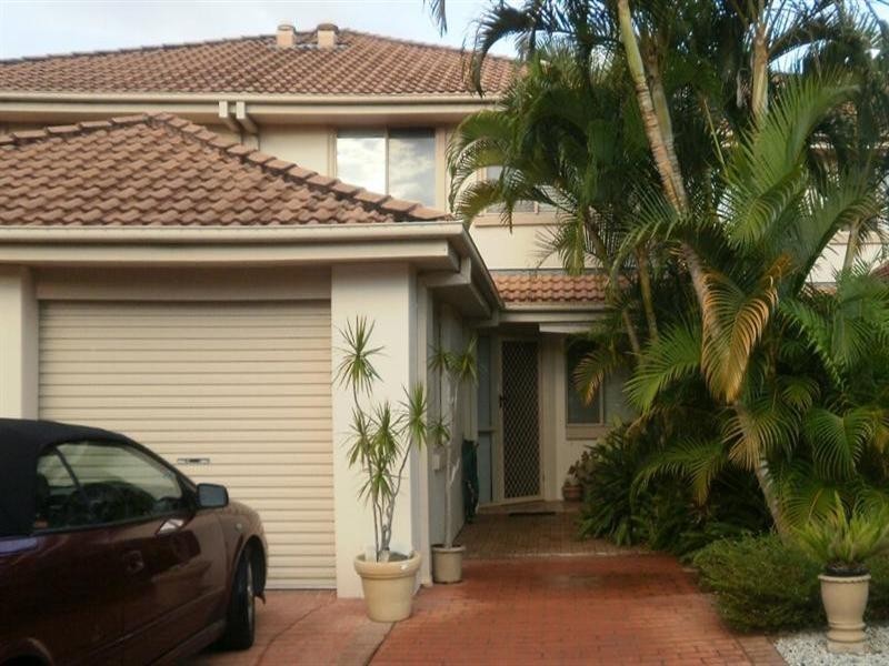 3 Surfers Links.  5 Bronberg Court, Southport QLD 4215