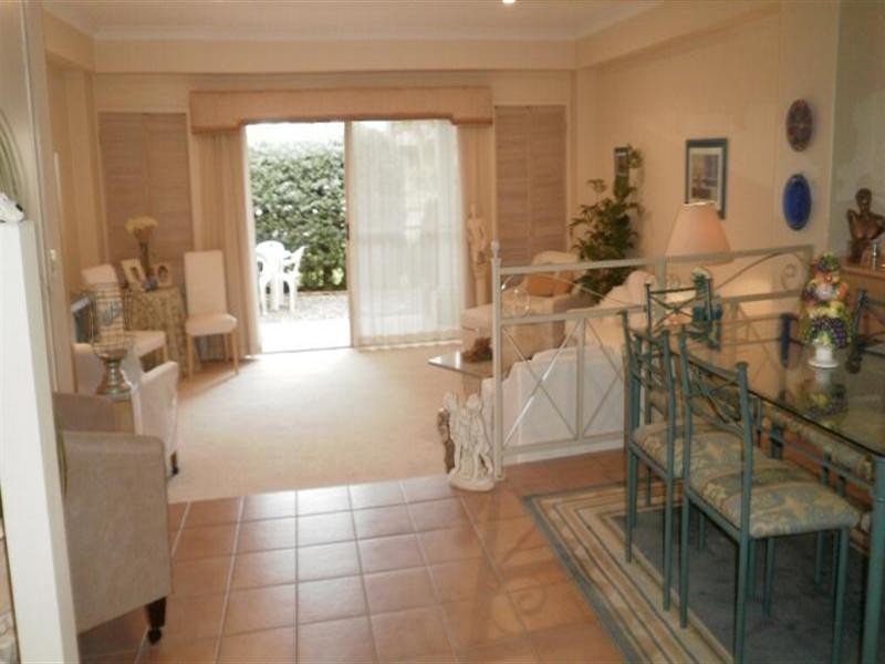 3 Surfers Links.  5 Bronberg Court, Southport QLD 4215