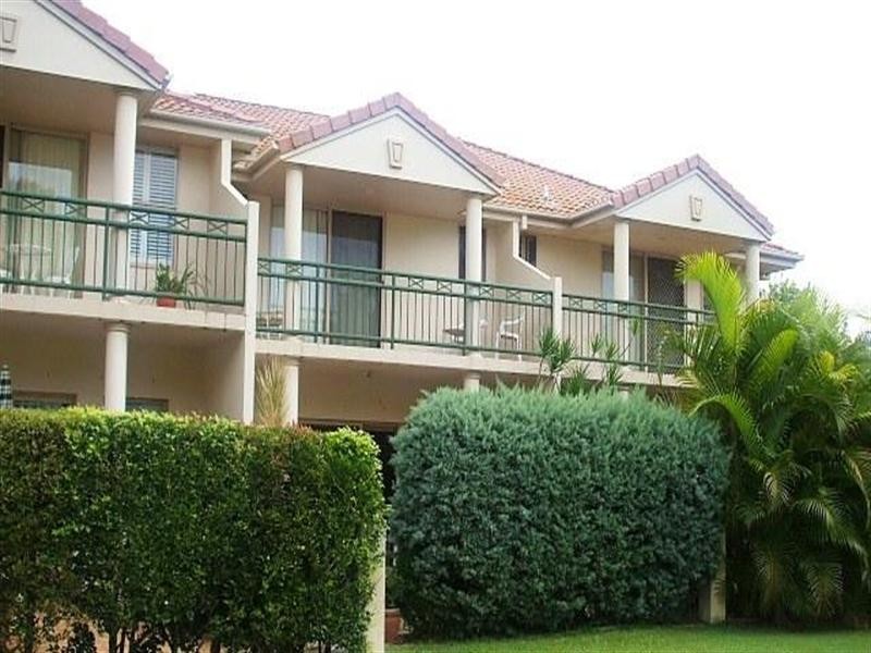 3 Surfers Links.  5 Bronberg Court, Southport QLD 4215