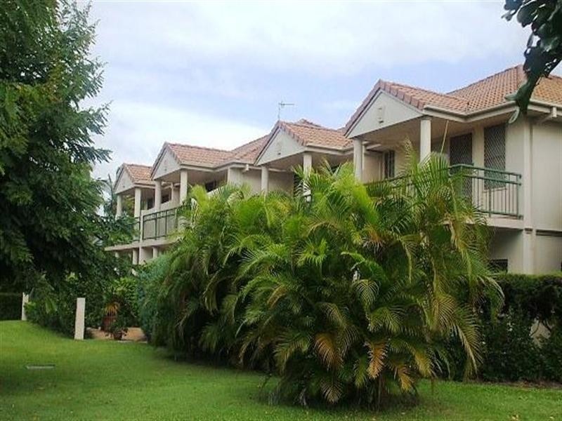 3 Surfers Links.  5 Bronberg Court, Southport QLD 4215