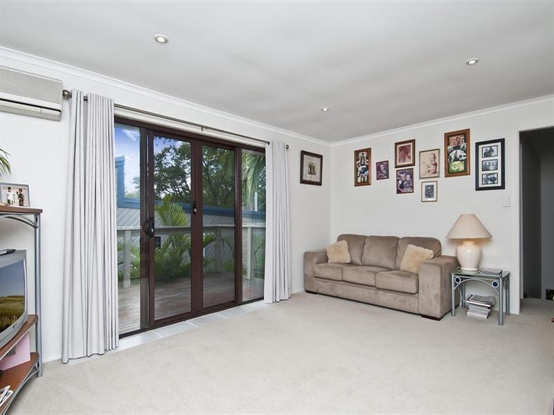 21 Hillview Parade, Ashmore QLD 4214