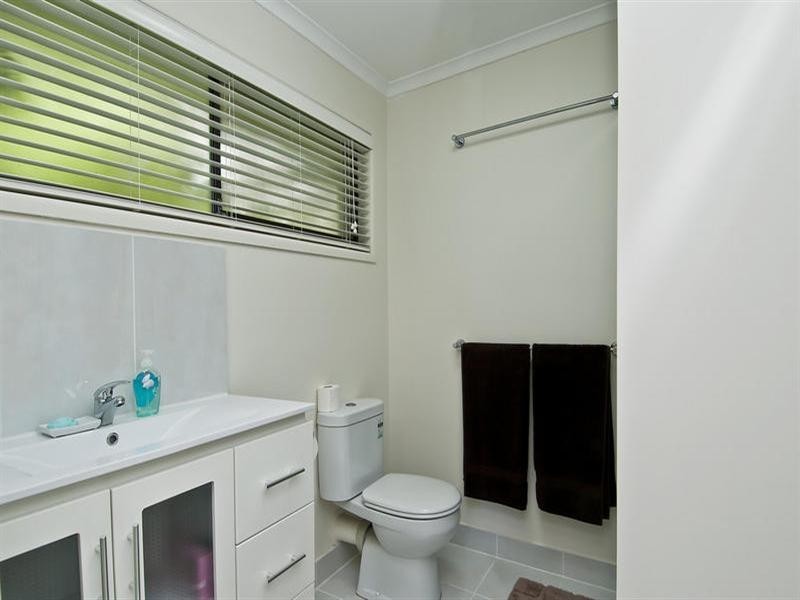 21 Hillview Parade, Ashmore QLD 4214