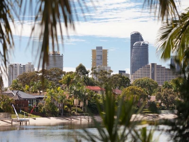 62 Waitomo Street, Broadbeach Waters QLD 4218