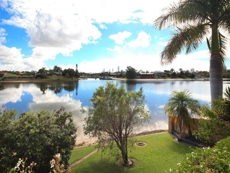 62 Waitomo Street, Broadbeach Waters QLD 4218