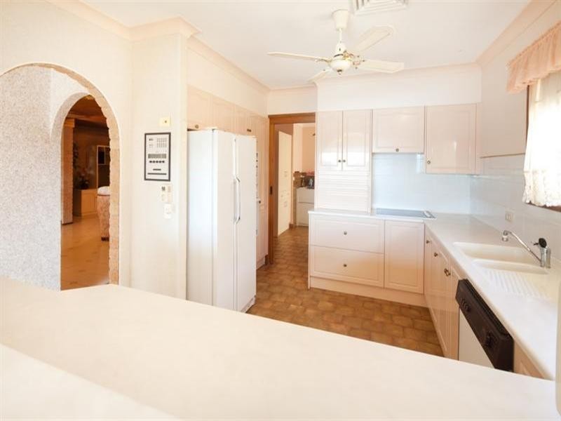 62 Waitomo Street, Broadbeach Waters QLD 4218