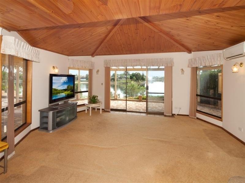 62 Waitomo Street, Broadbeach Waters QLD 4218