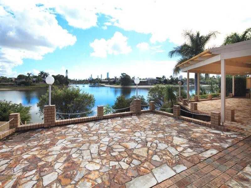 62 Waitomo Street, Broadbeach Waters QLD 4218