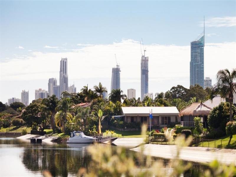 62 Waitomo Street, Broadbeach Waters QLD 4218