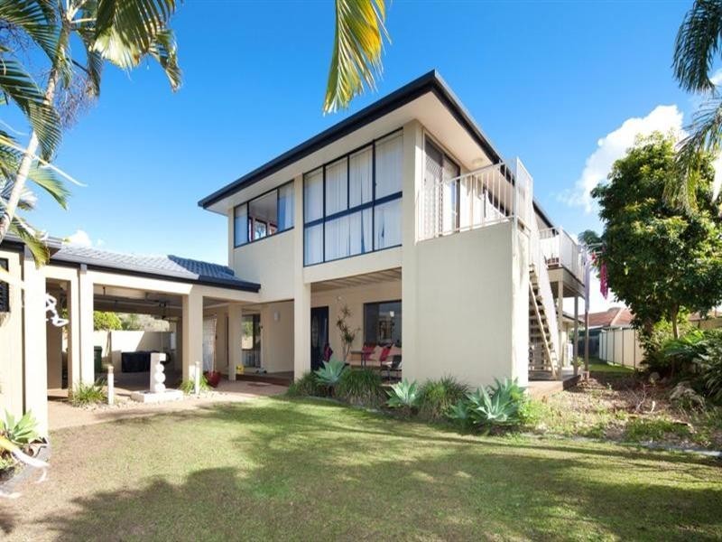 40 Lambros Drive, Benowa QLD 4217