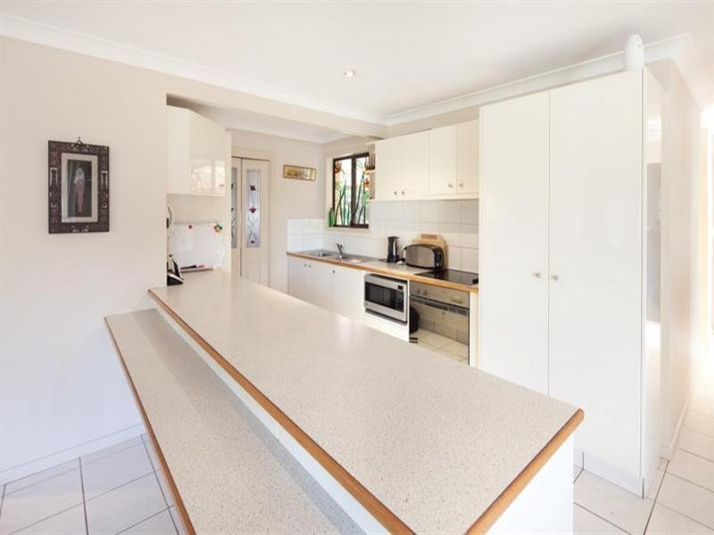 40 Lambros Drive, Benowa QLD 4217