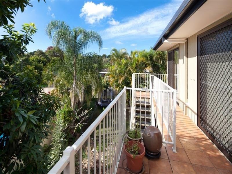 40 Lambros Drive, Benowa QLD 4217