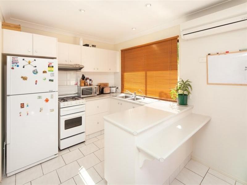 40 Lambros Drive, Benowa QLD 4217