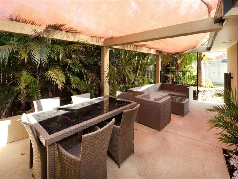 40 Lambros Drive, Benowa QLD 4217