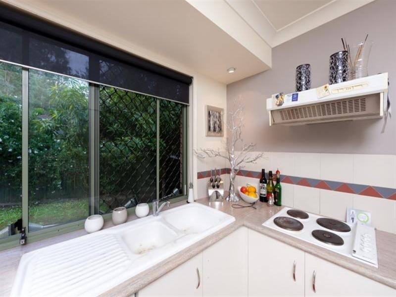 9 Bishops Landing.  18 Batchworth Road, Molendinar QLD 4214