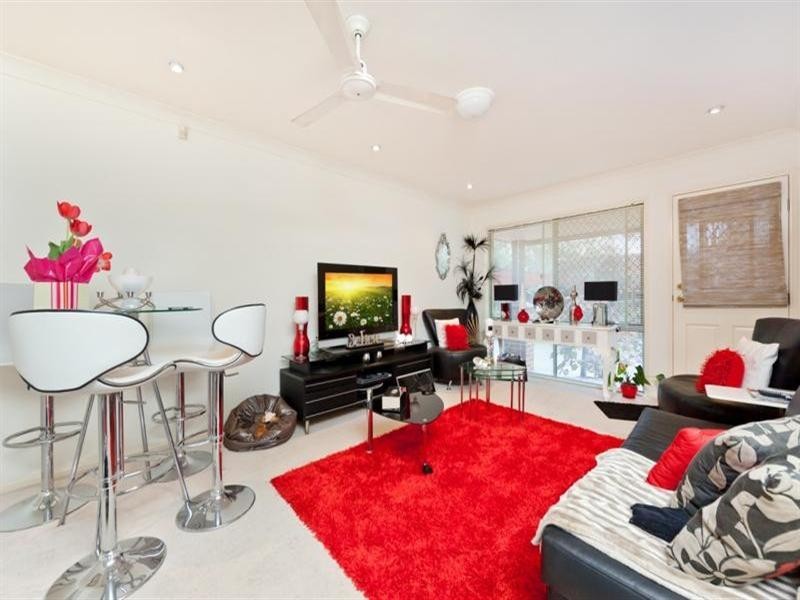 9 Bishops Landing.  18 Batchworth Road, Molendinar QLD 4214