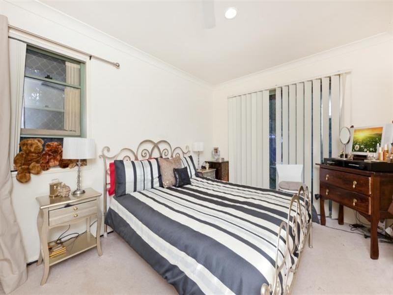 9 Bishops Landing.  18 Batchworth Road, Molendinar QLD 4214