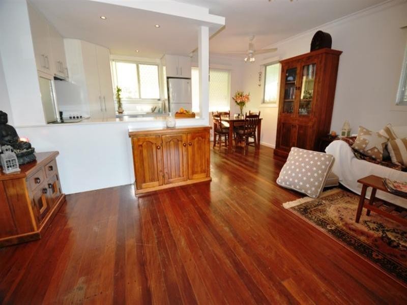 19 Ridgeway Avenue, Southport QLD 4215