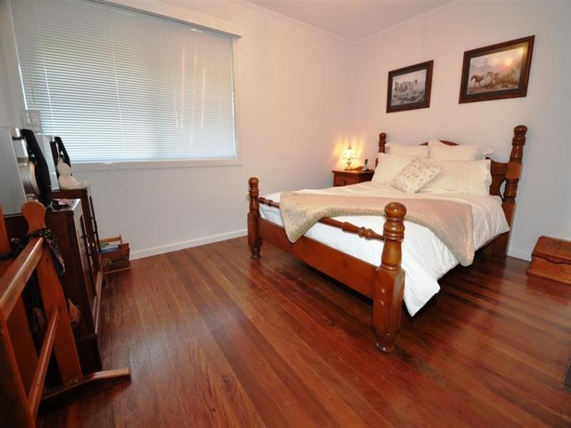 19 Ridgeway Avenue, Southport QLD 4215