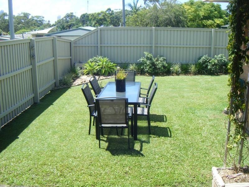 19 Ridgeway Avenue, Southport QLD 4215