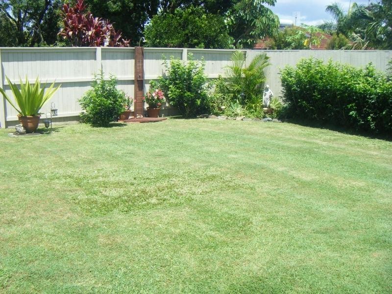 19 Ridgeway Avenue, Southport QLD 4215
