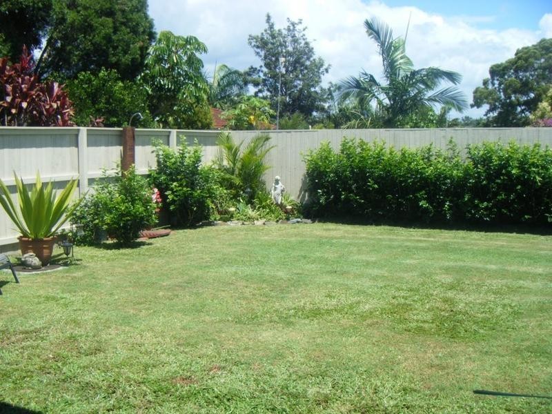 19 Ridgeway Avenue, Southport QLD 4215