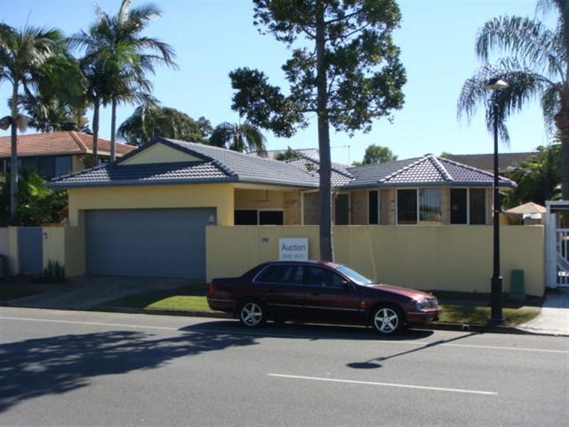 91 Crombie Avenue, Bundall QLD 4217