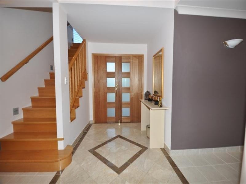 17 Cherry Hill Crescent, Parkwood QLD 4214