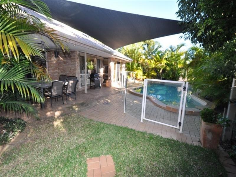 17 Cherry Hill Crescent, Parkwood QLD 4214