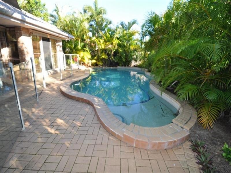 17 Cherry Hill Crescent, Parkwood QLD 4214