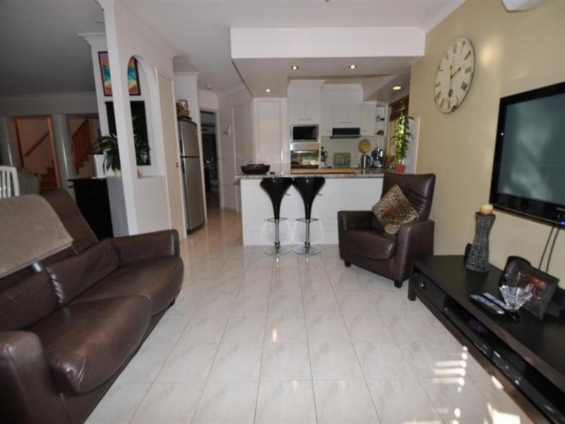 17 Cherry Hill Crescent, Parkwood QLD 4214