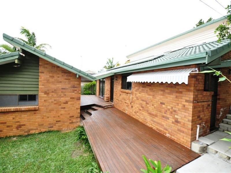 22 Loweana Street, Southport QLD 4215